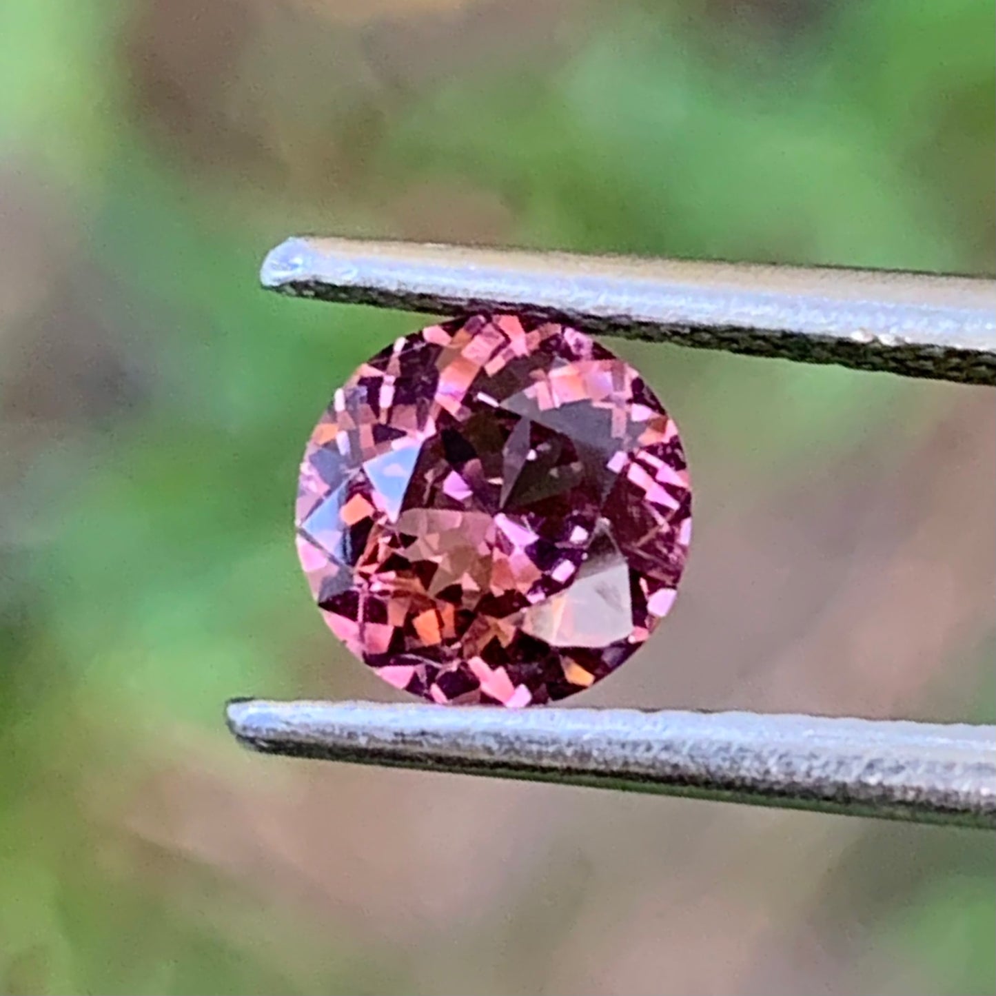 Pinkish Purple Spinel 5.6 mm Round 0.7 Ct Loose Gemstone For Jewelry Making