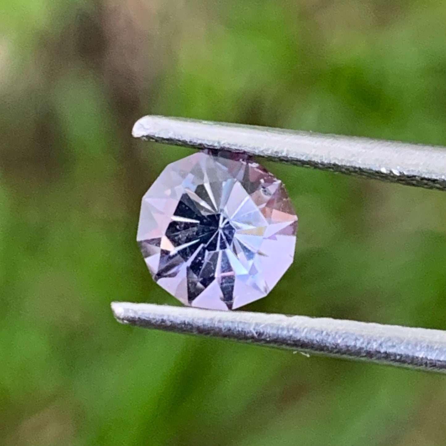 Spinel Polygonal Flower Cut Dark Grey Round 5.2 mm / 0.64 Ct Natural Loose Gemstone For Jewelry