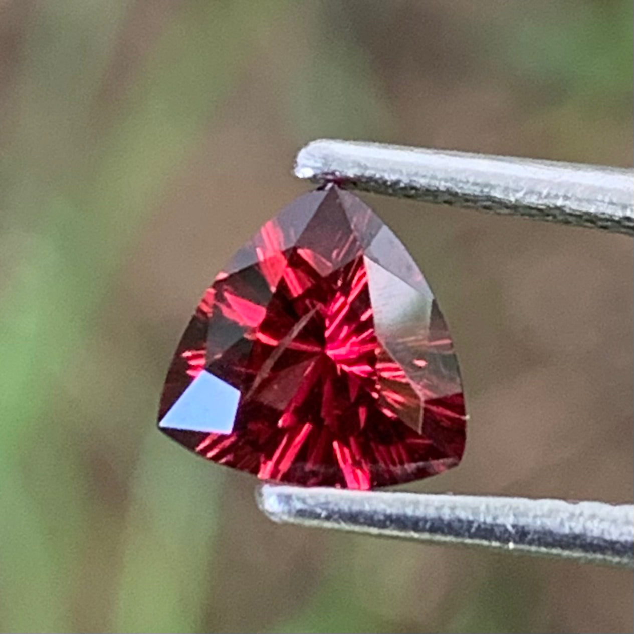 Red Garnet Concave Cut / Fantasy Cut Trillion 0.75 Ct Natural Loose Gemstone From Sri Lanka