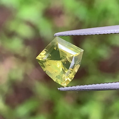 Hazy Greenish Yellow Zircon Shield 1.38 Ct Natural Loose Gemstone For Jewelry Making