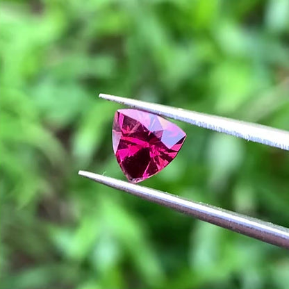 Red Garnet Fantasy / Concave Cut Trillion 1.05 Ct Natural Loose Gemstone For Jewelry Making 💎✨