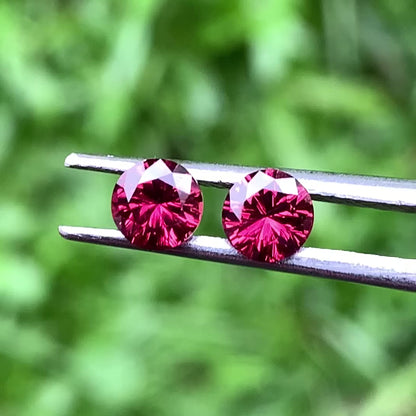 Red Garnet Round Pair Concave Cut / Fantasy Cut 4.9 mm / 1.1 Ct Natural Loose Gemstones For Earrings