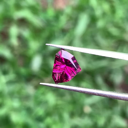 Red Garnet Fantasy / Concave Cut Fancy Trillion 1.50 Ct Natural Loose Gemstone For Jewelry Making 💎✨
