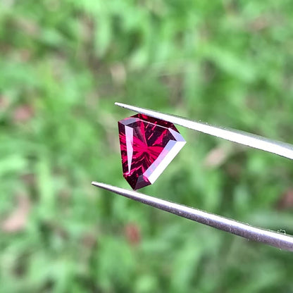 Red Garnet Fantasy / Concave Cut Fancy Shield 1.68 Ct Natural Loose Gemstone For Jewelry Making 💎✨